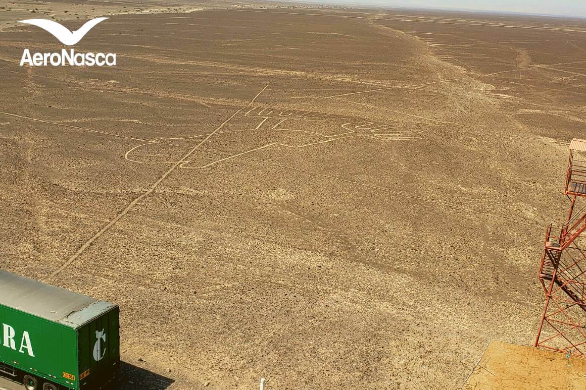 Lineas de Nazca Las Manos desde El Mirador de Nazca